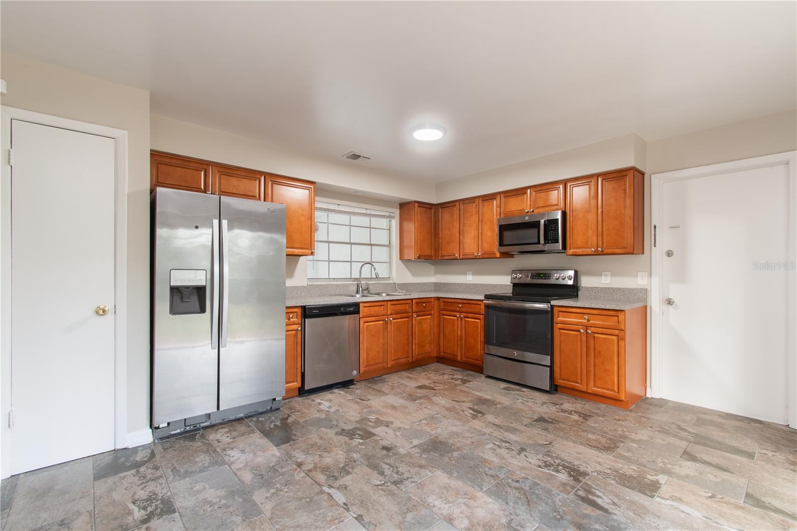Image 12 of 25 For 905 Levee Court
