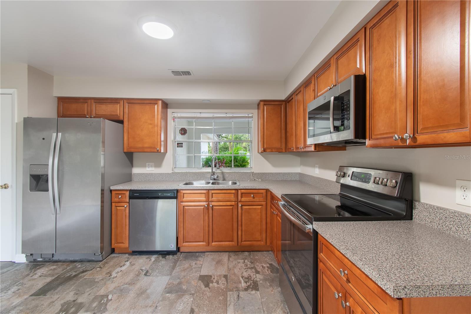 Image 13 of 25 For 905 Levee Court