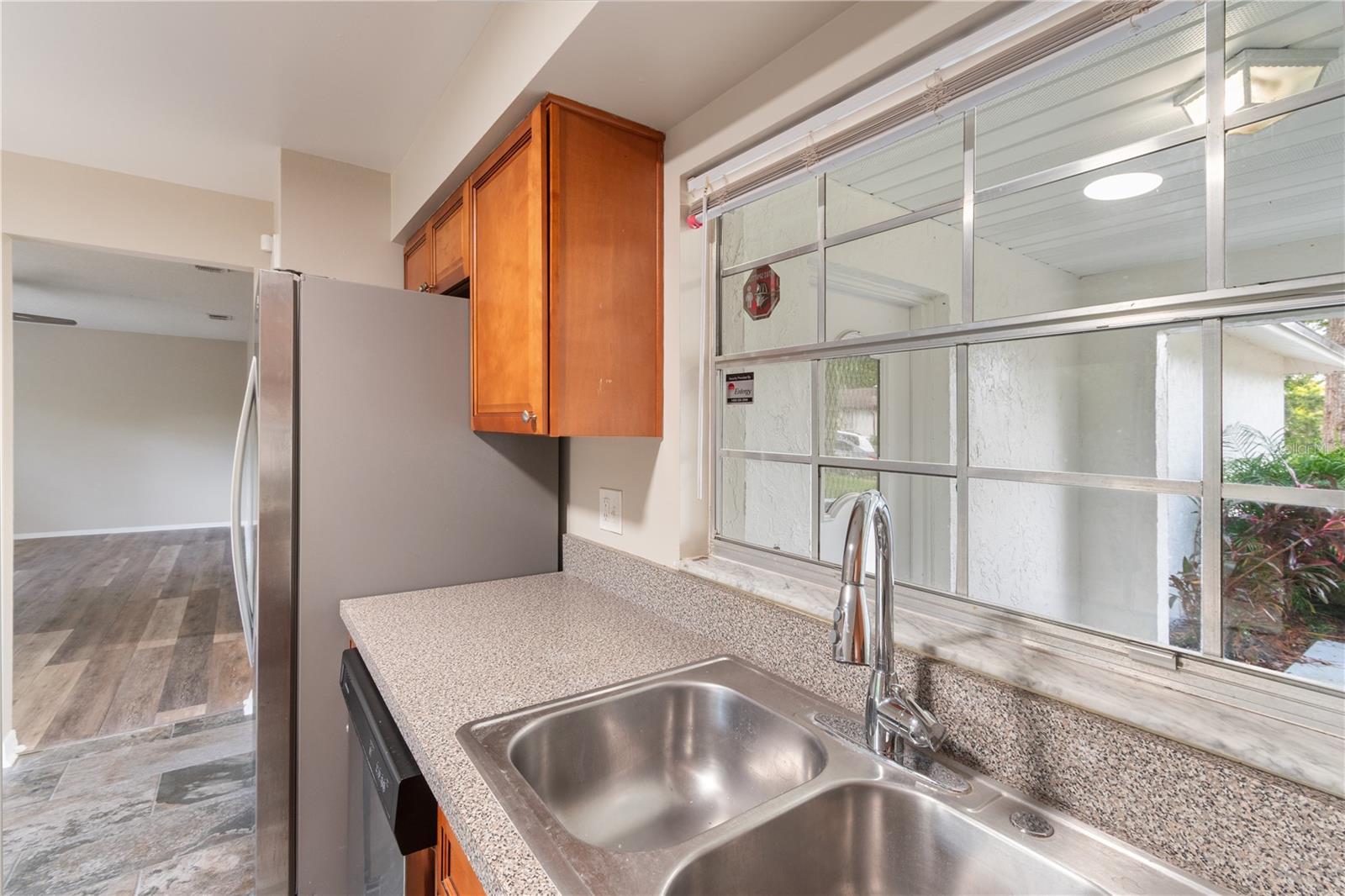 Image 14 of 25 For 905 Levee Court
