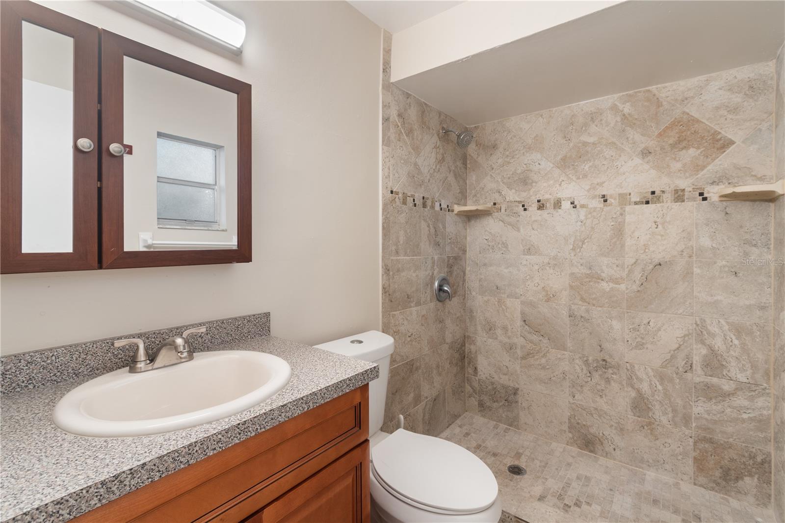 Image 19 of 25 For 905 Levee Court