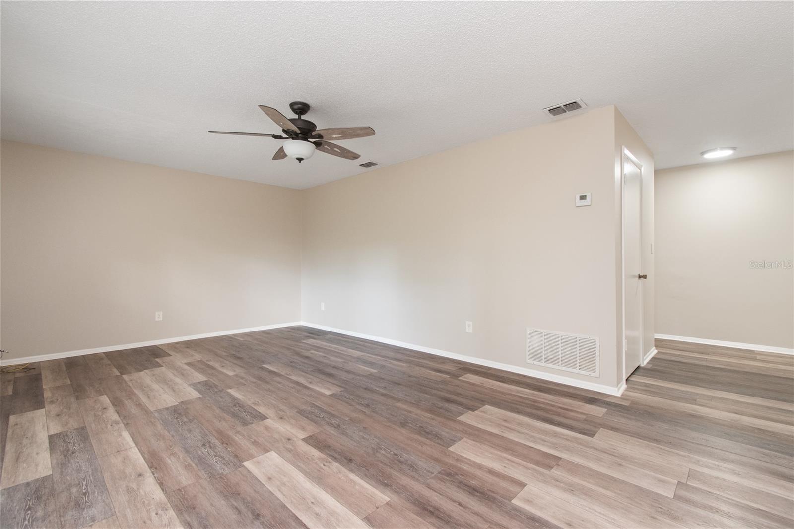 Image 6 of 25 For 905 Levee Court