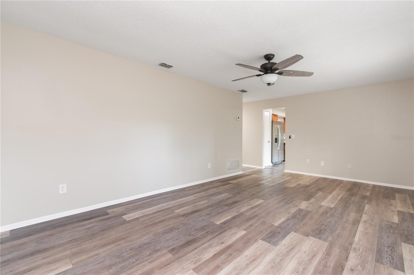 Image 7 of 25 For 905 Levee Court