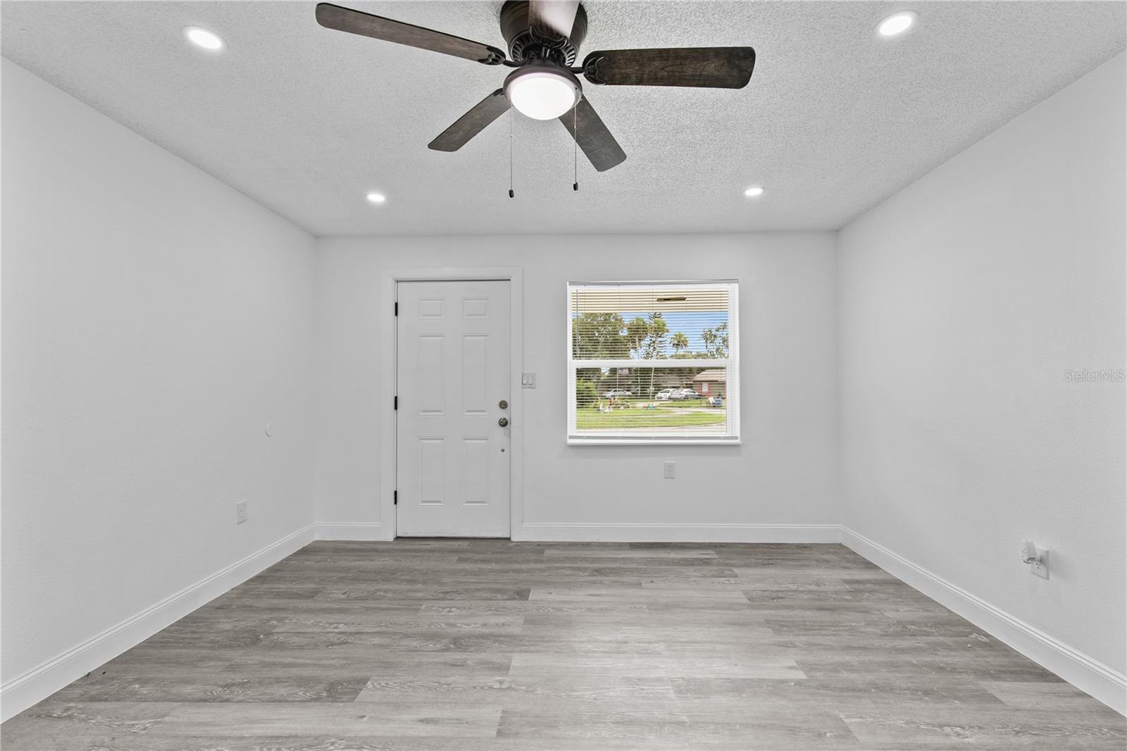 Image 8 of 26 For 705 Venus Drive