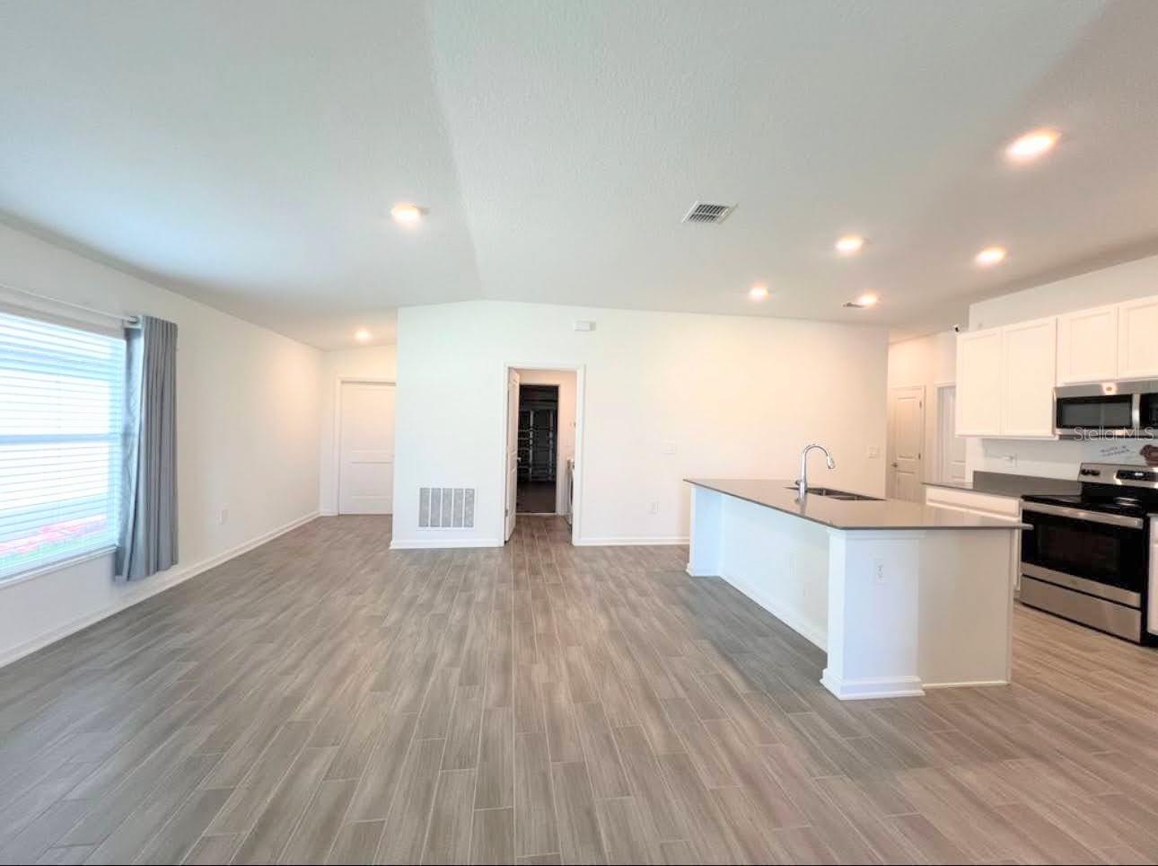 Image 4 of 24 For 5421 Preserve Boulevard