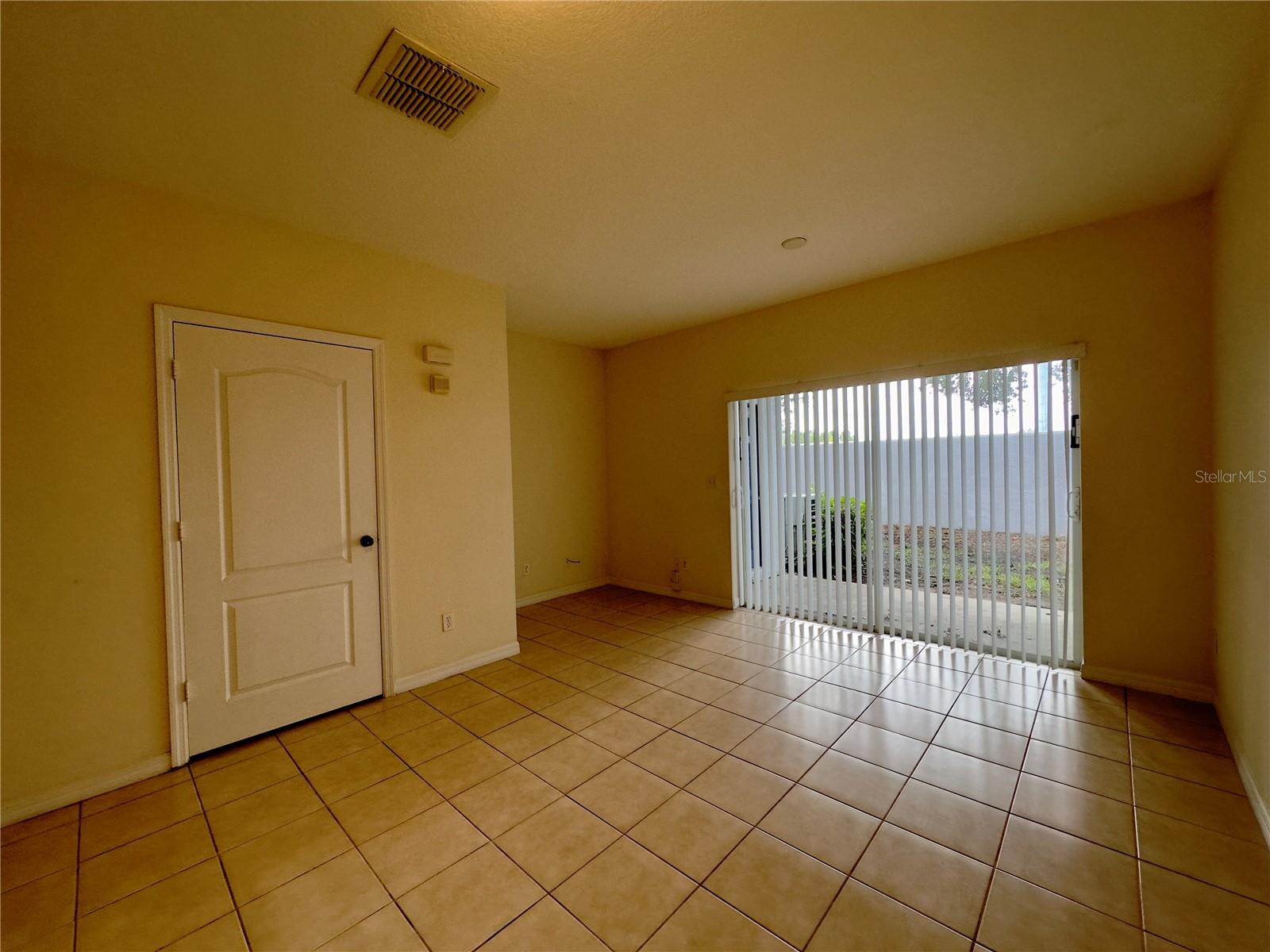 Image 10 of 21 For 10648 Savannah Wood Court 950