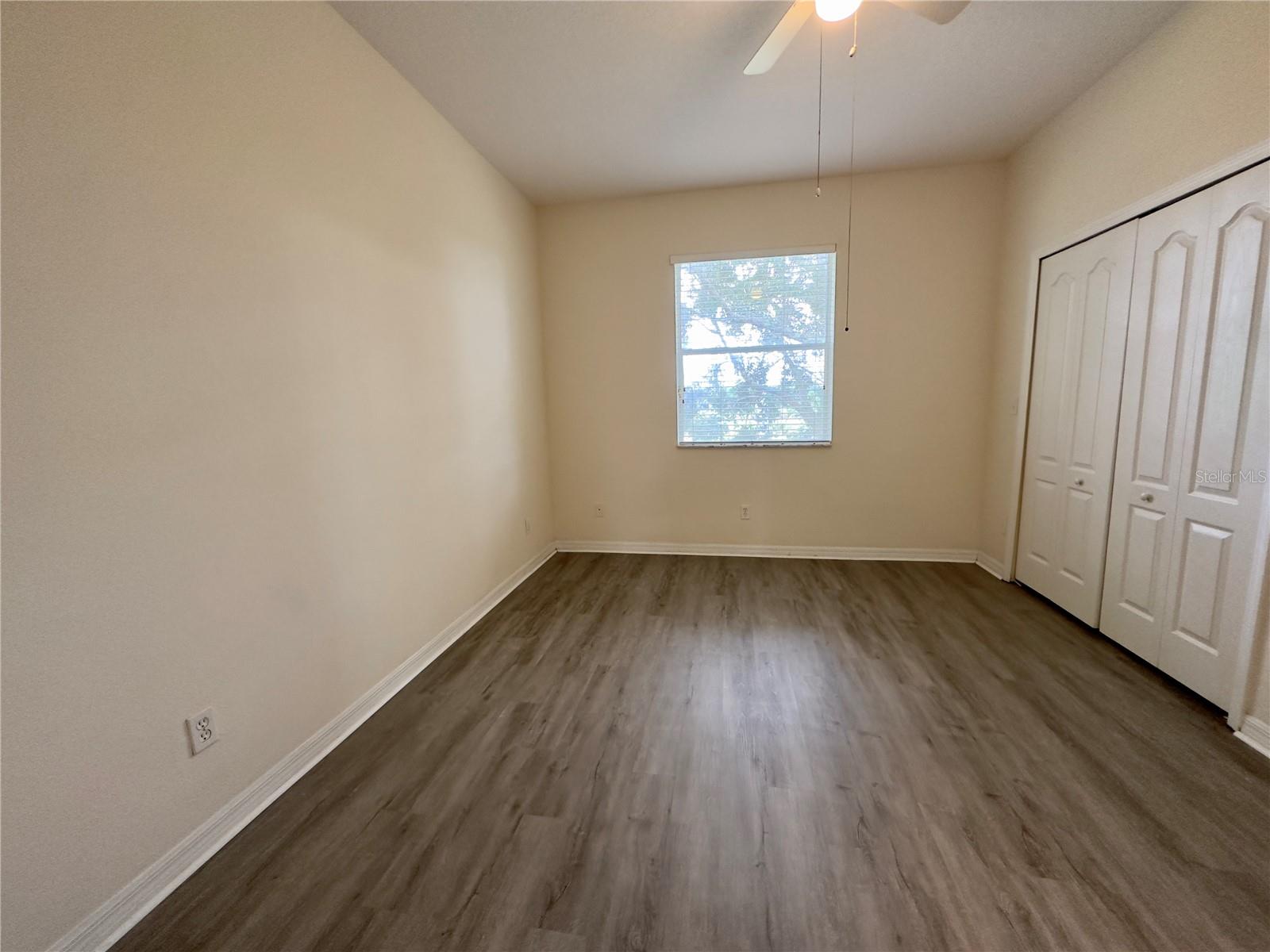 Image 15 of 21 For 10648 Savannah Wood Court 950