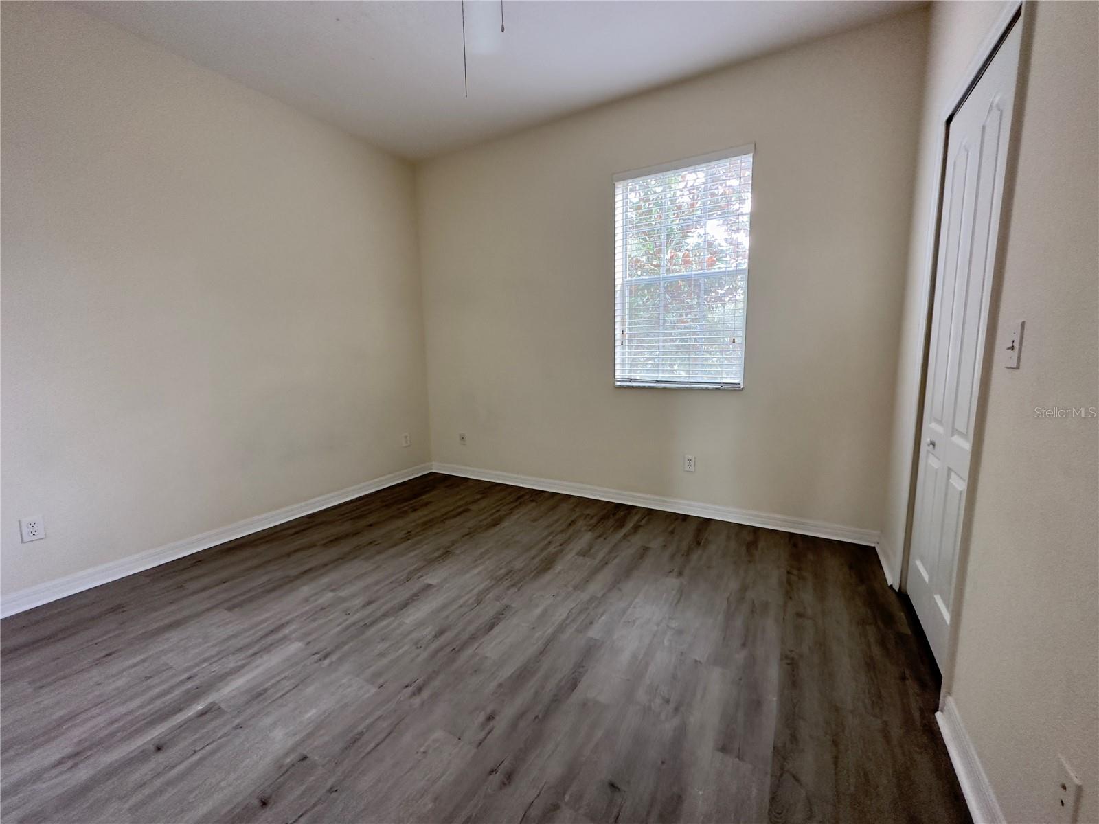 Image 18 of 21 For 10648 Savannah Wood Court 950