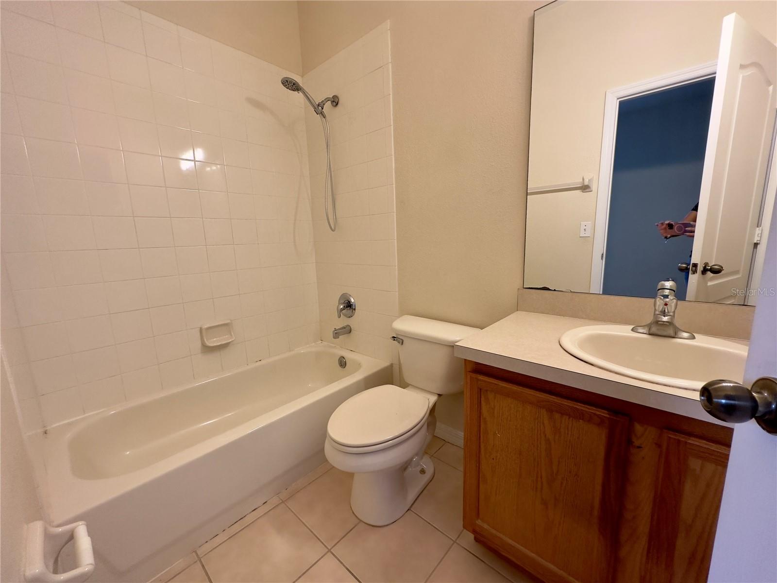 Image 19 of 21 For 10648 Savannah Wood Court 950