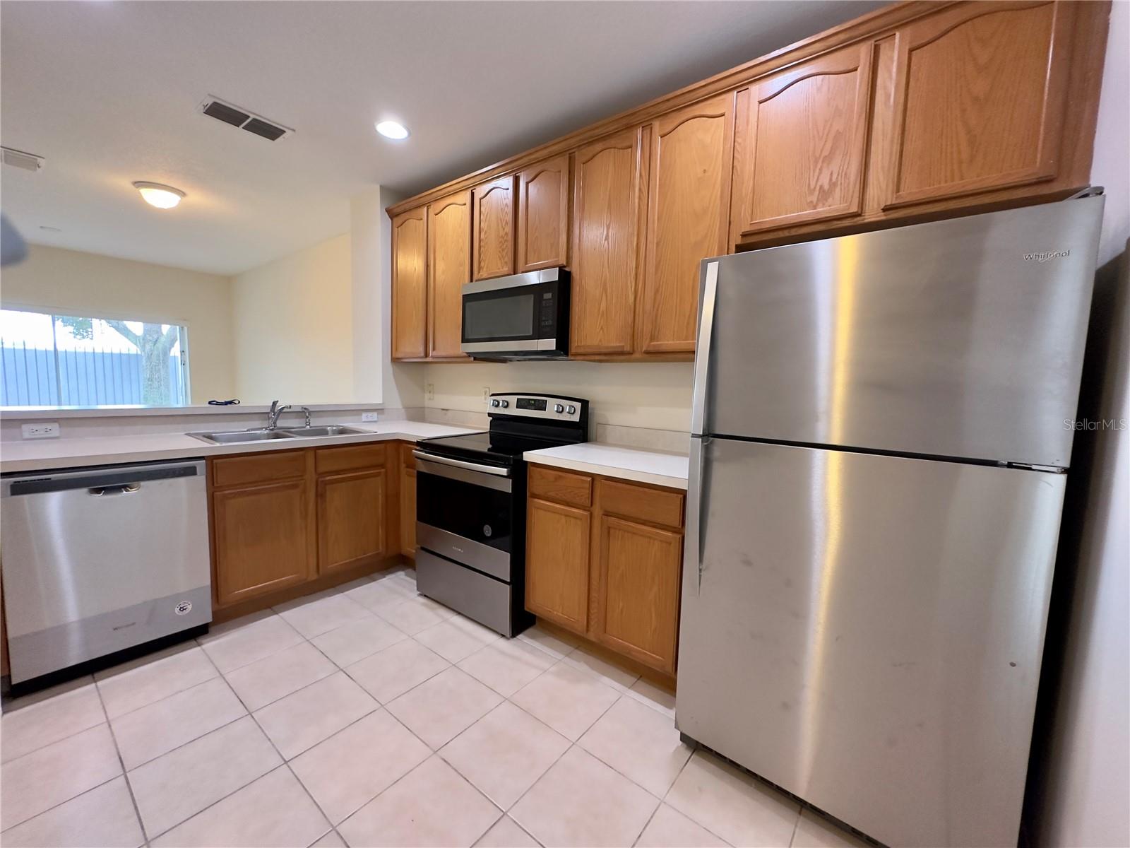 Image 3 of 21 For 10648 Savannah Wood Court 950