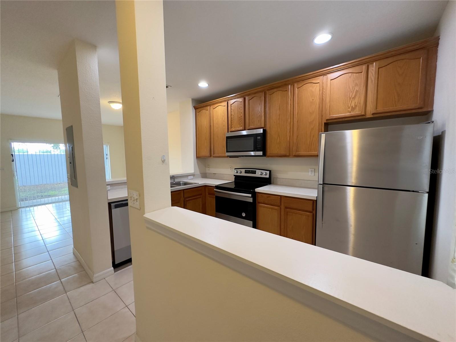 Image 4 of 21 For 10648 Savannah Wood Court 950