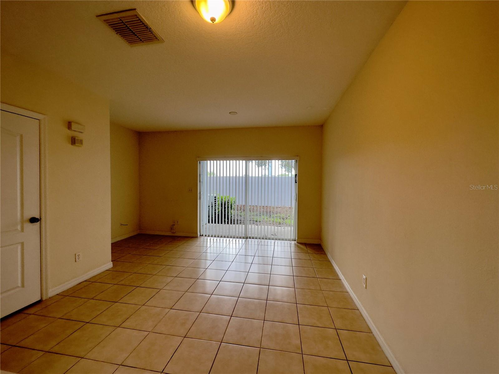Image 9 of 21 For 10648 Savannah Wood Court 950