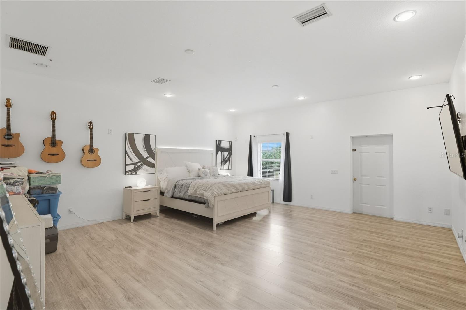 Image 16 of 40 For 8027 Orange Avenue