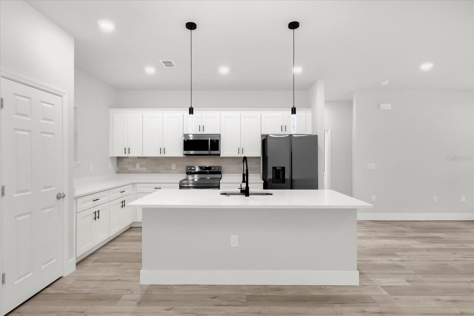 Image 7 of 31 For 10188 Empress Circle