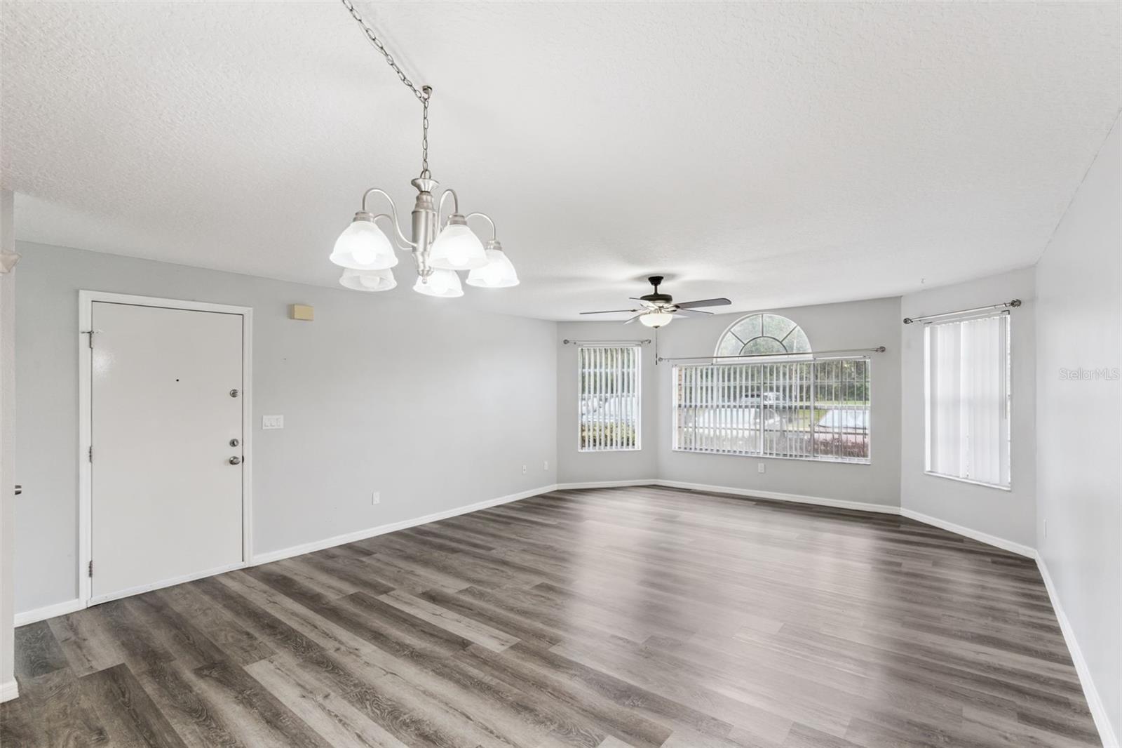 Image 18 of 36 For 2442 Sweetwater Club Circle 41