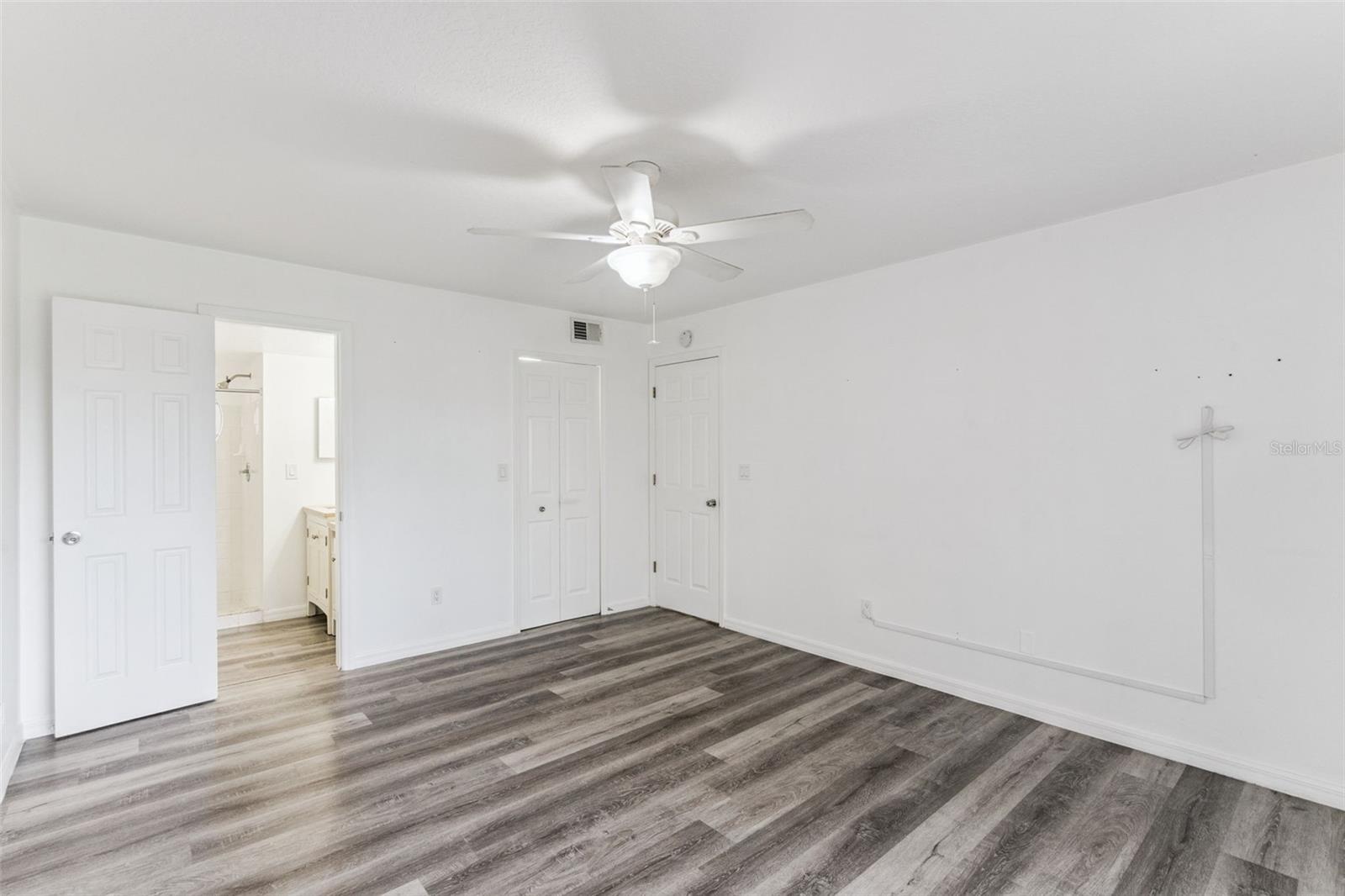 Image 5 of 36 For 2442 Sweetwater Club Circle 41