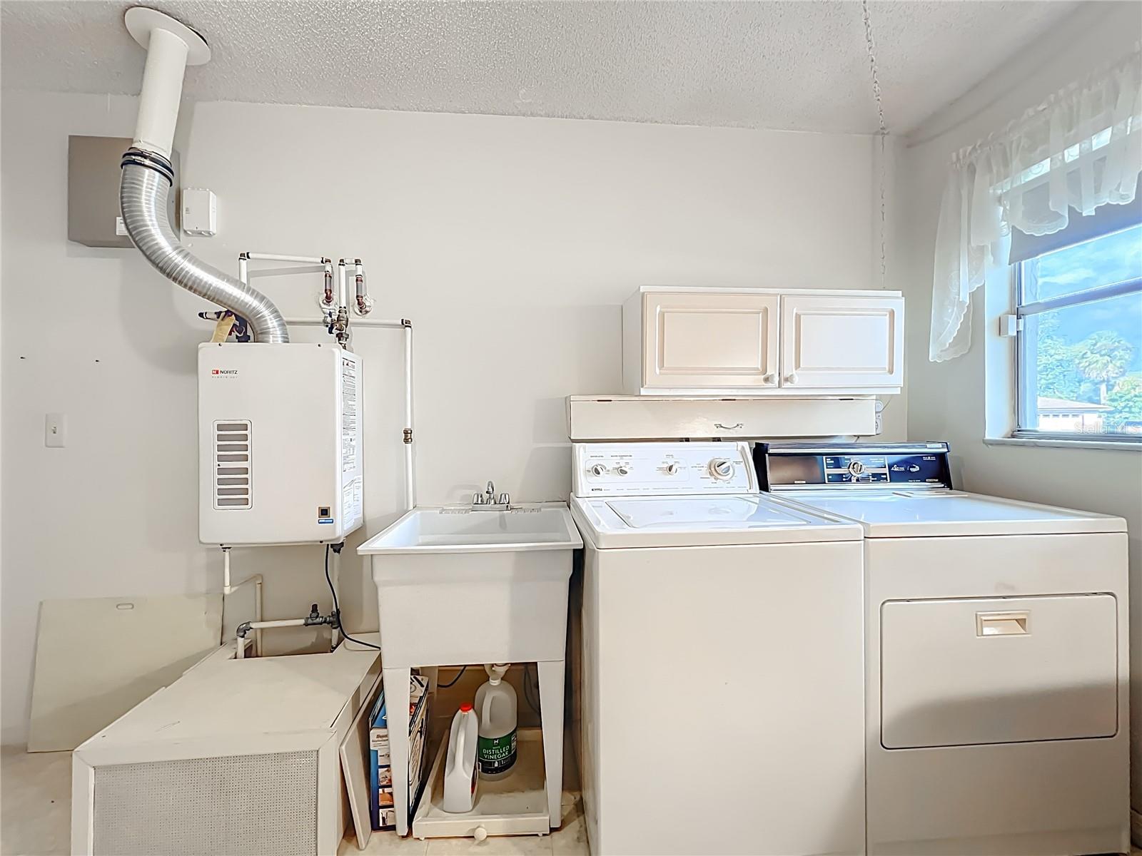 Image 10 of 26 For 225 Slade Drive