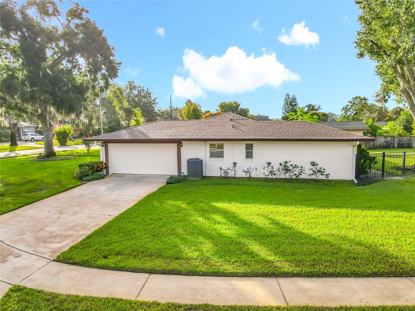 Image 11 of 26 For 225 Slade Drive