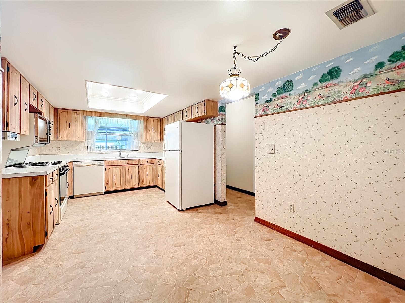 Image 18 of 26 For 225 Slade Drive
