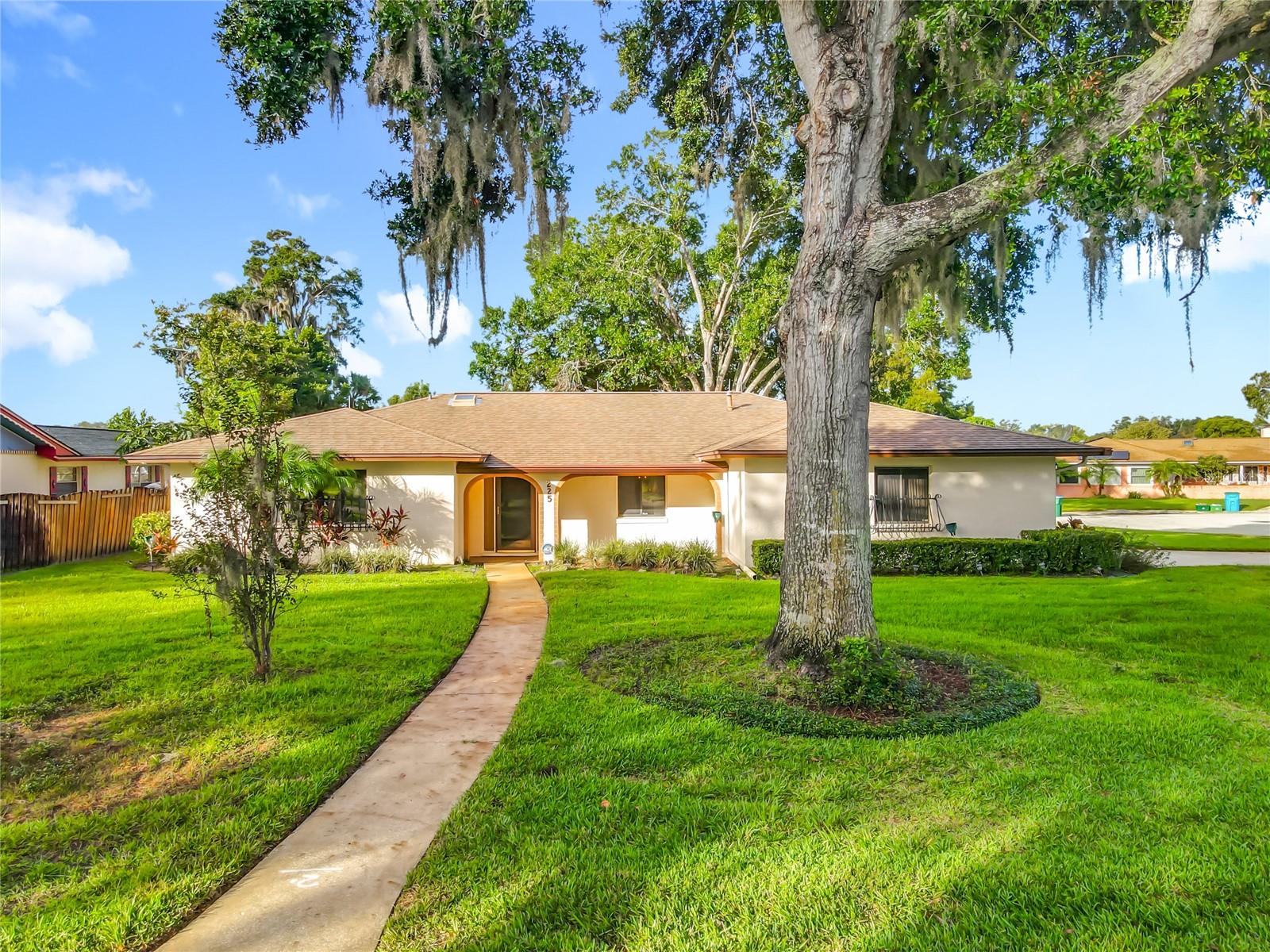 Image 4 of 26 For 225 Slade Drive