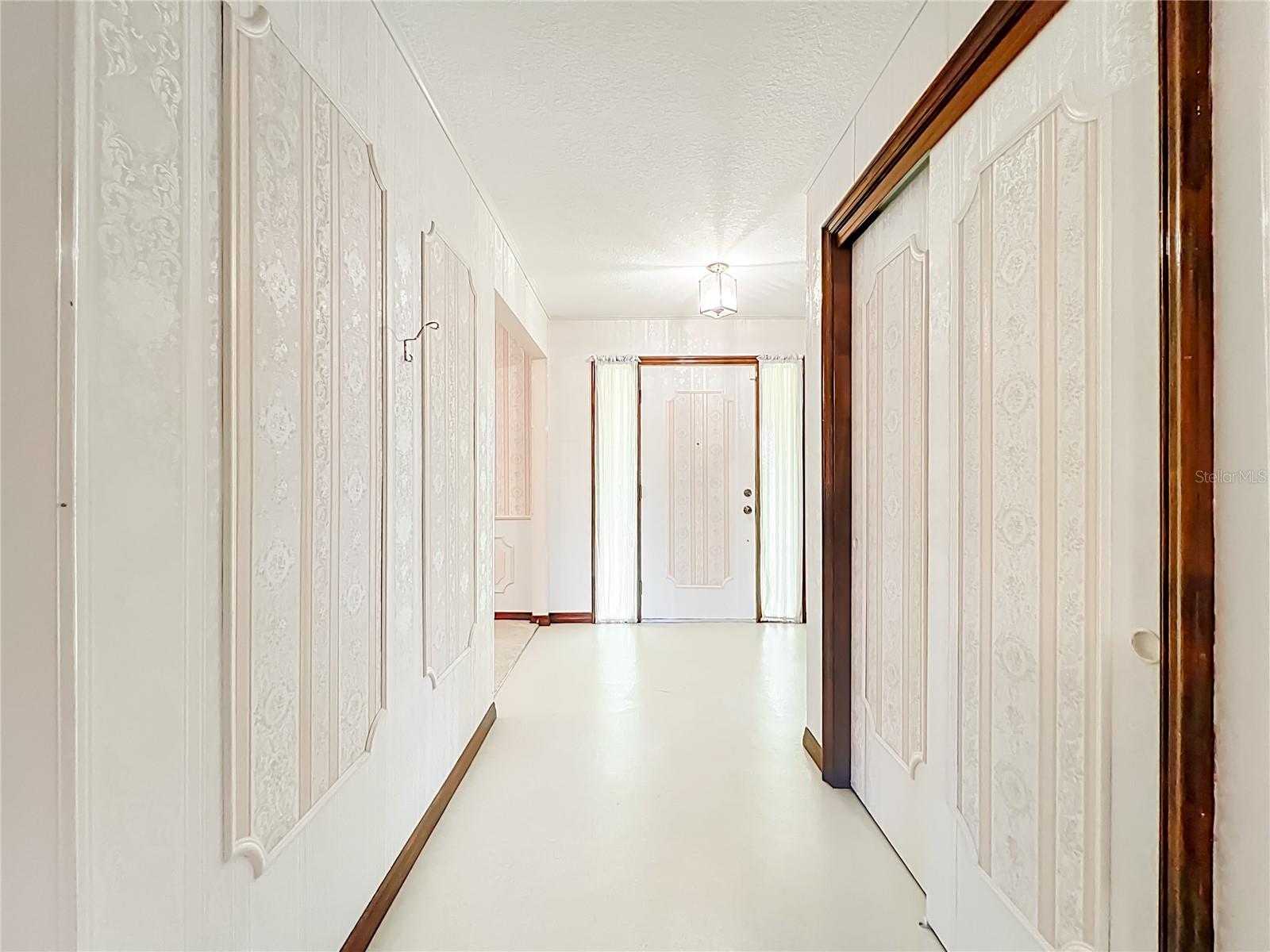 Image 6 of 26 For 225 Slade Drive