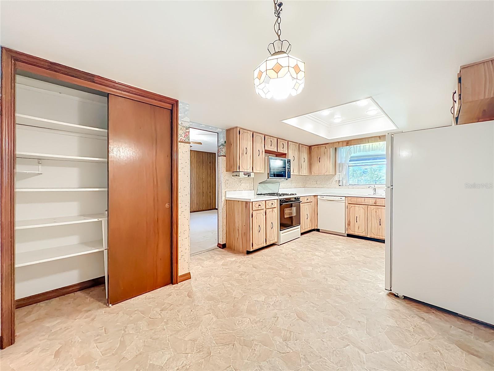 Image 8 of 26 For 225 Slade Drive