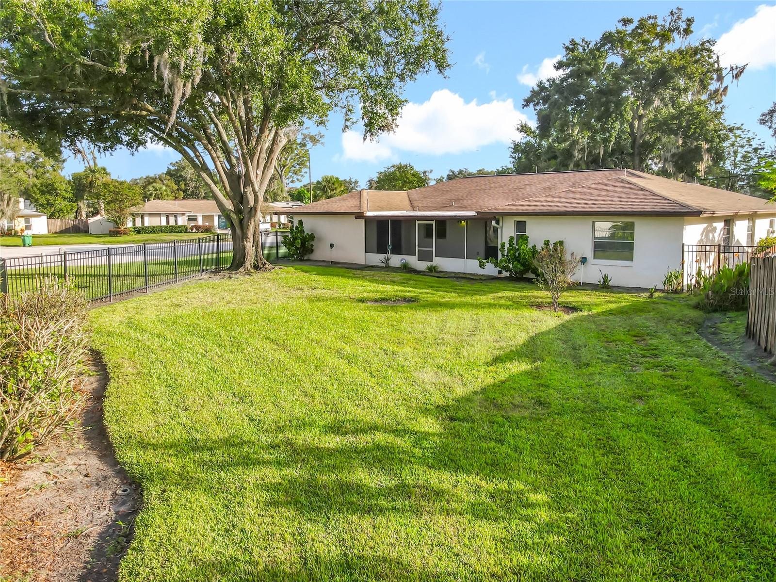 Image 9 of 26 For 225 Slade Drive