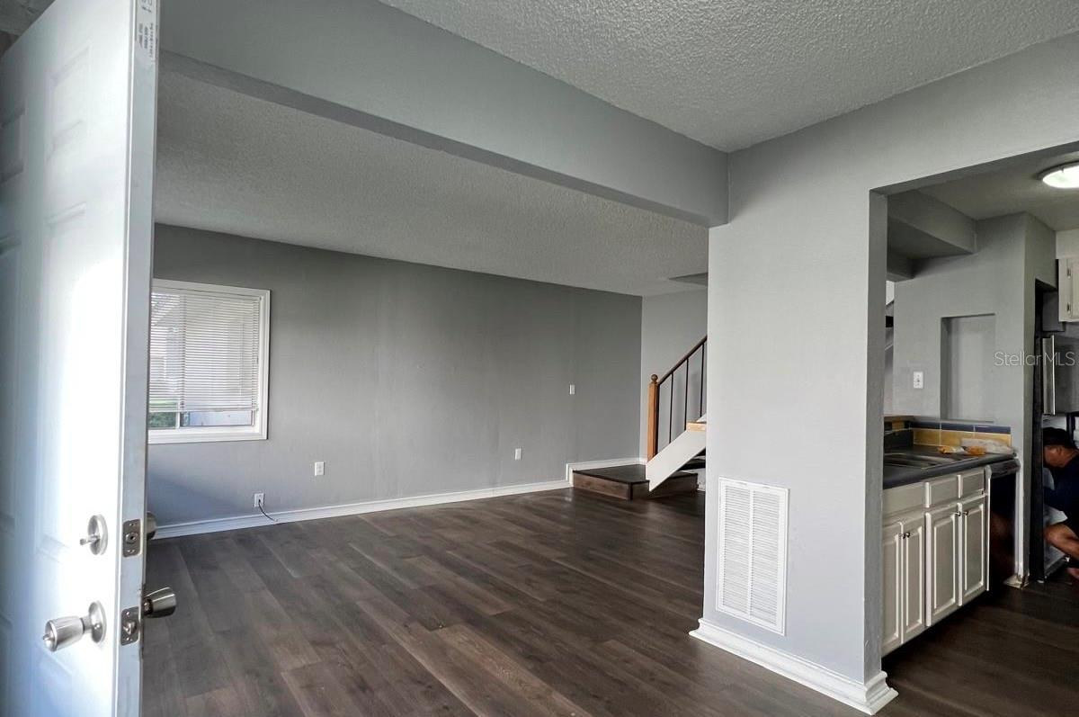 Image 3 of 10 For 1829 Bough Avenue 3