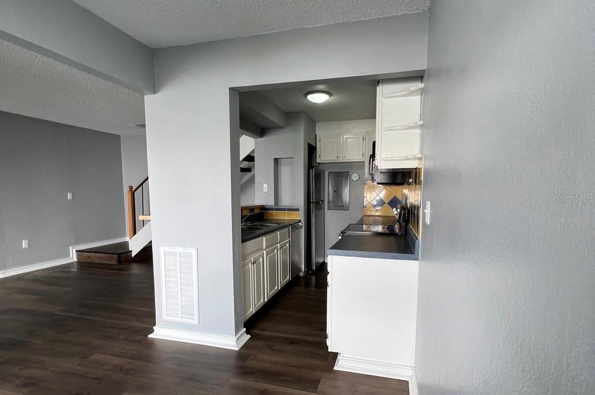 Image 4 of 10 For 1829 Bough Avenue 3