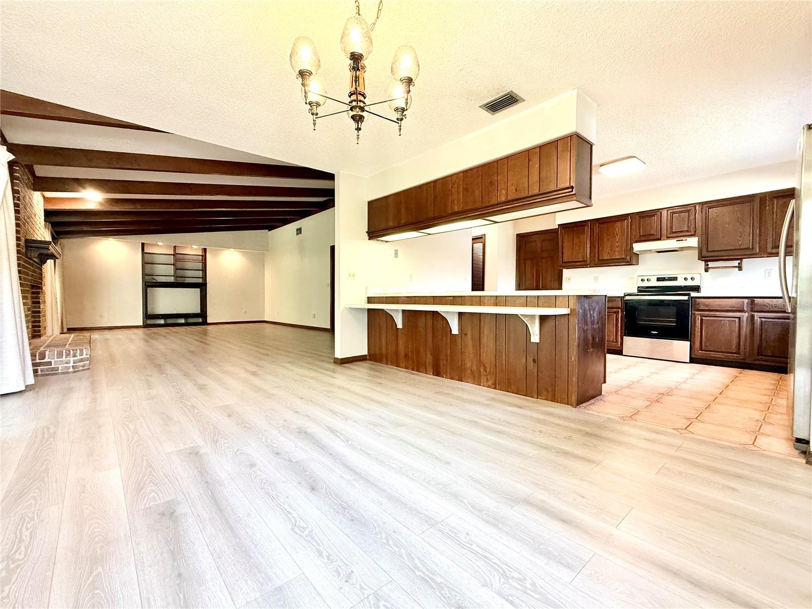 Image 10 of 32 For 733 Westchester Drive