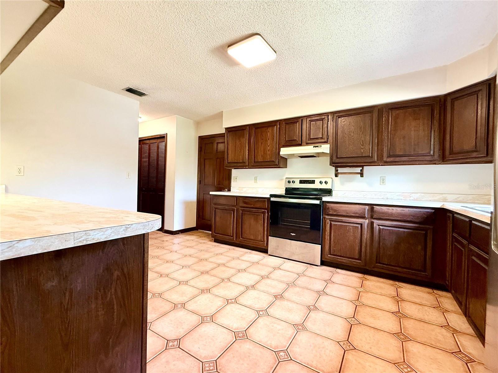Image 11 of 32 For 733 Westchester Drive