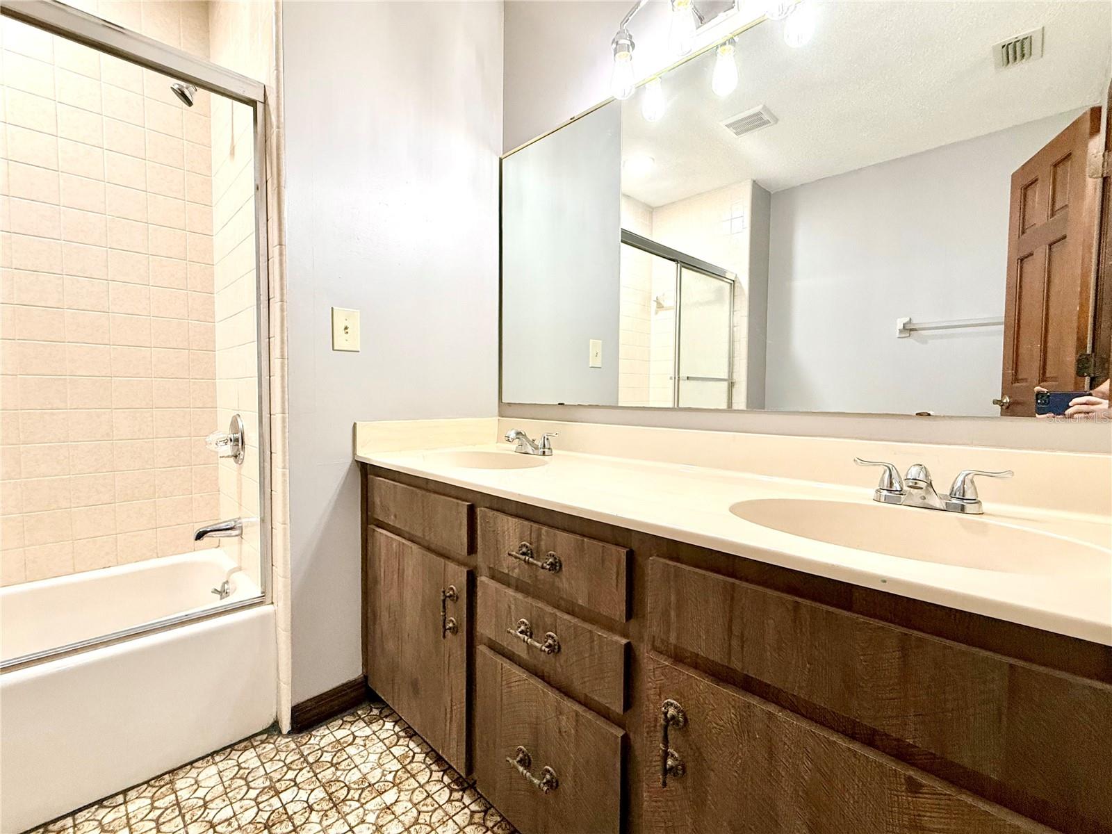 Image 22 of 32 For 733 Westchester Drive