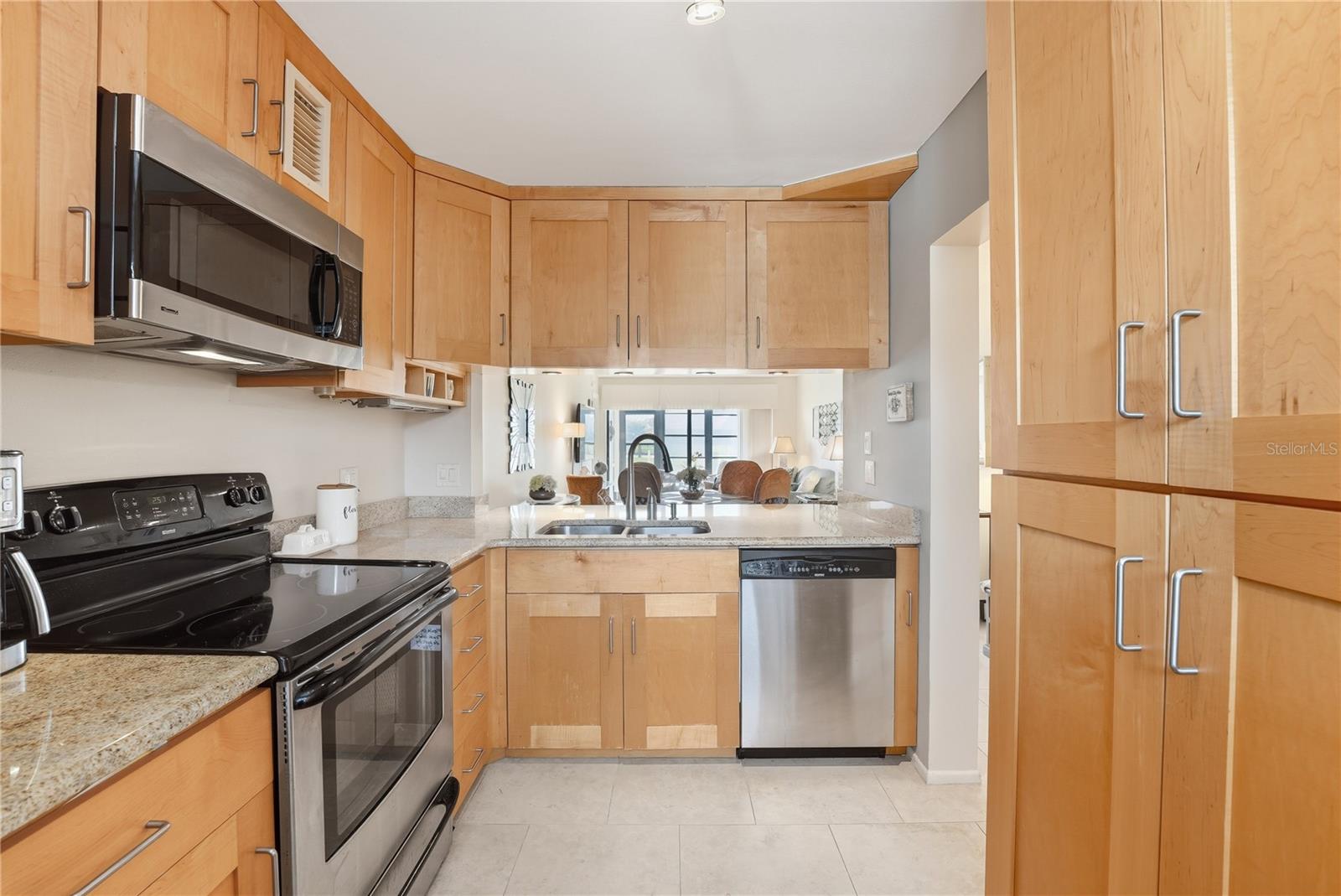 Image 11 of 36 For 3221 Westridge Boulevard 103