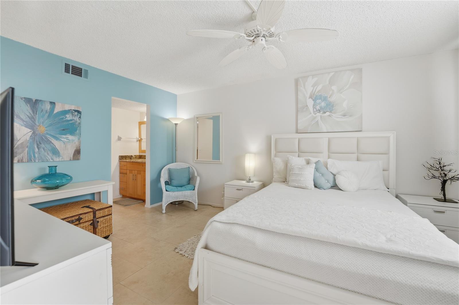 Image 13 of 36 For 3221 Westridge Boulevard 103