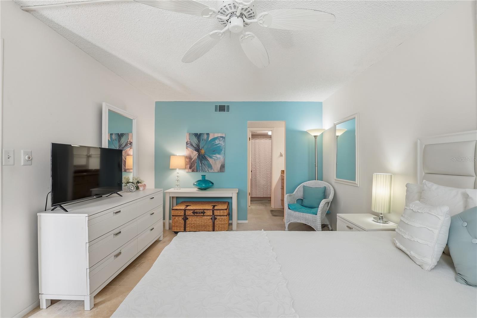 Image 14 of 36 For 3221 Westridge Boulevard 103