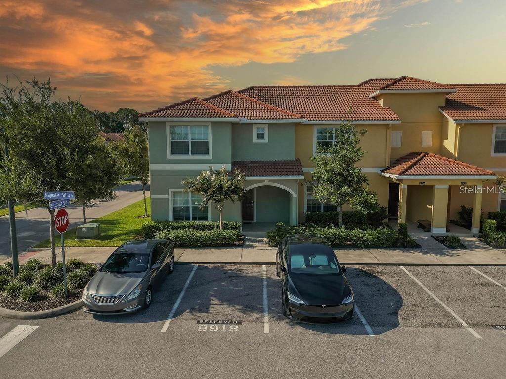 Image 3 of 33 For 8918 Majesty Palm Road