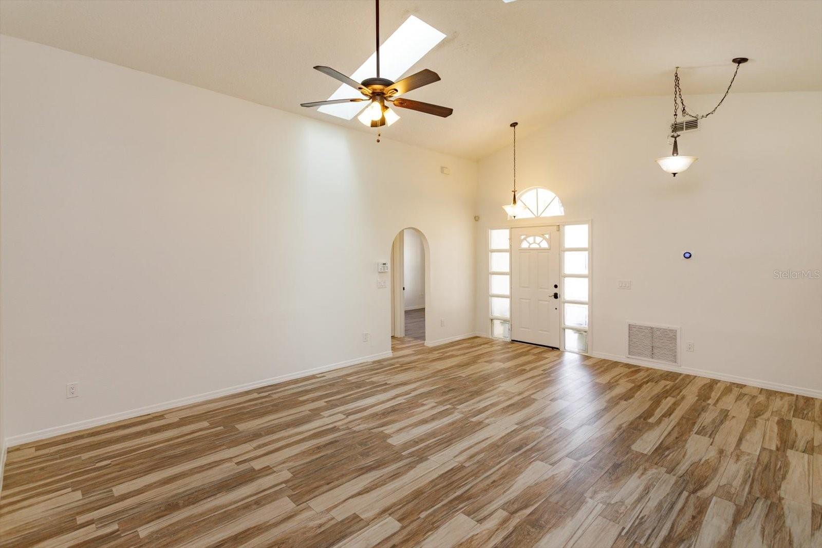 Image 4 of 22 For 1572 Crosswind Circle