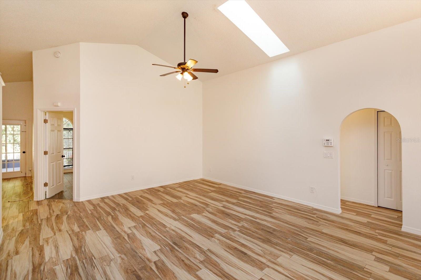 Image 5 of 22 For 1572 Crosswind Circle