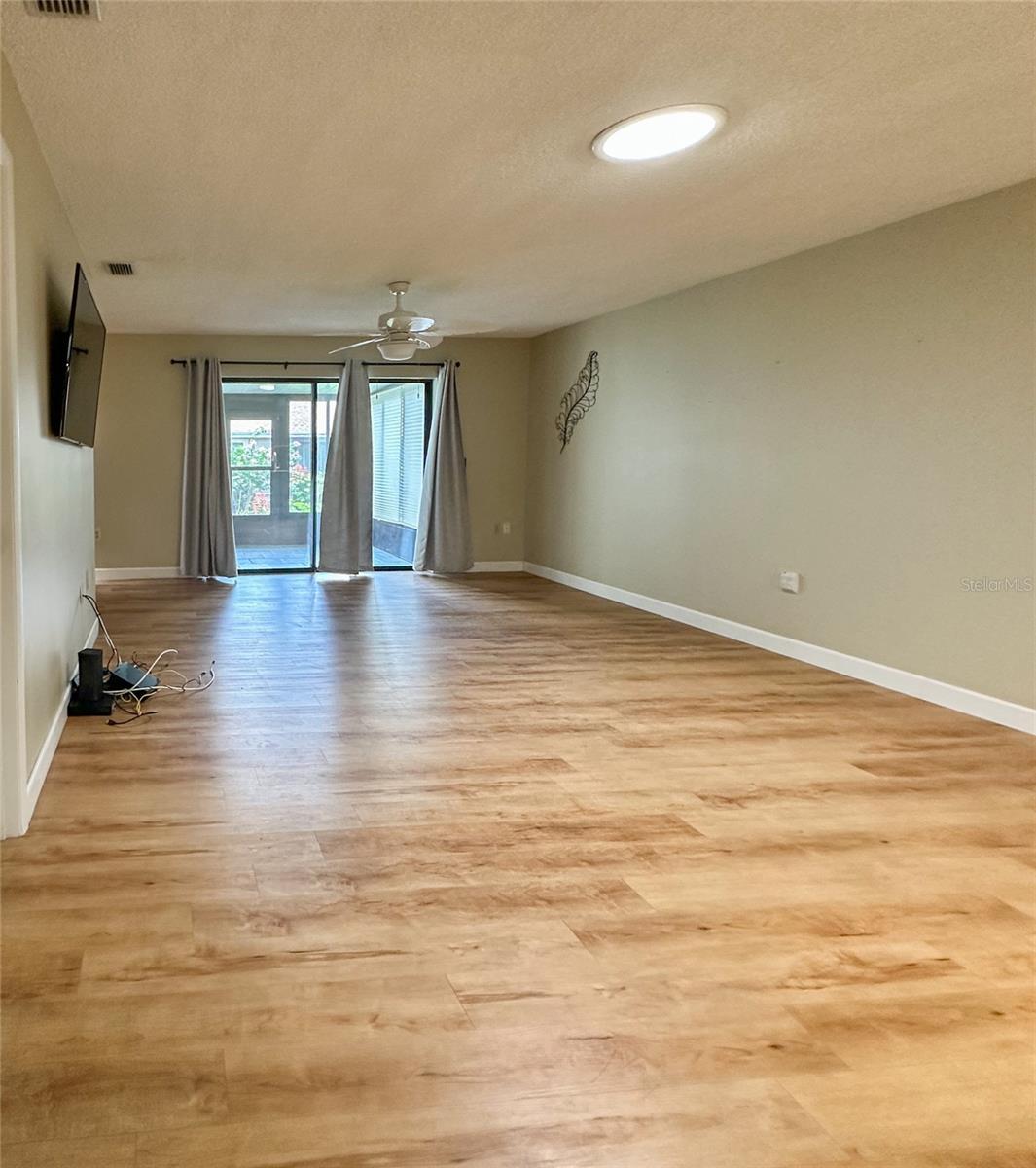 Image 5 of 20 For 6810 Royal Cres Street