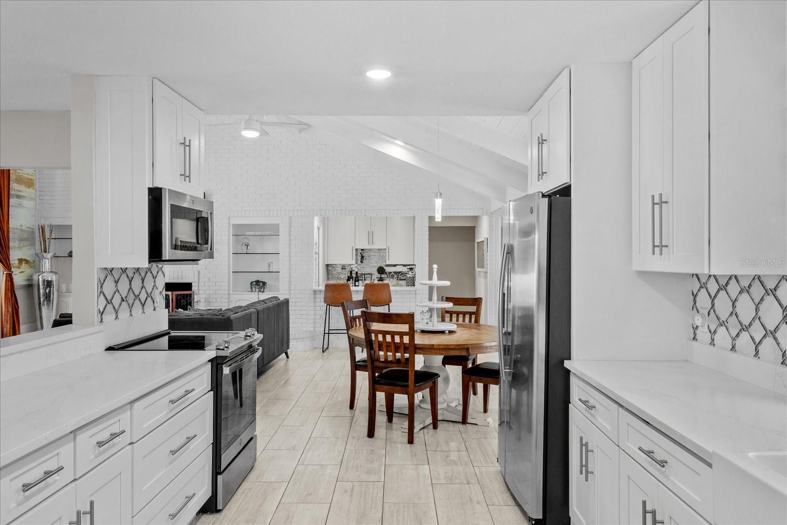 Image 10 of 49 For 203 Sweetwater Cove Boulevard