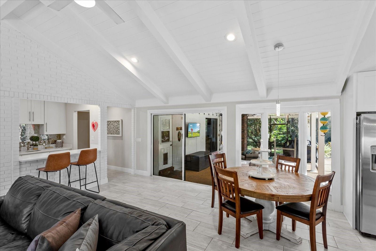 Image 17 of 49 For 203 Sweetwater Cove Boulevard