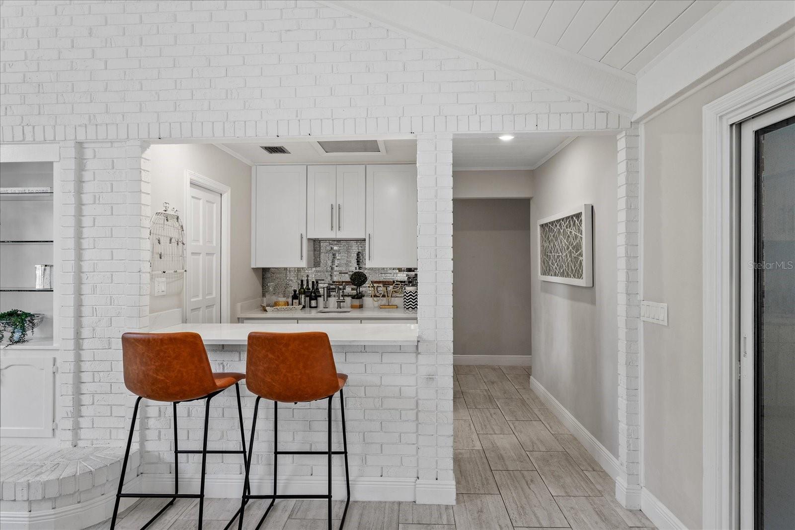 Image 19 of 49 For 203 Sweetwater Cove Boulevard