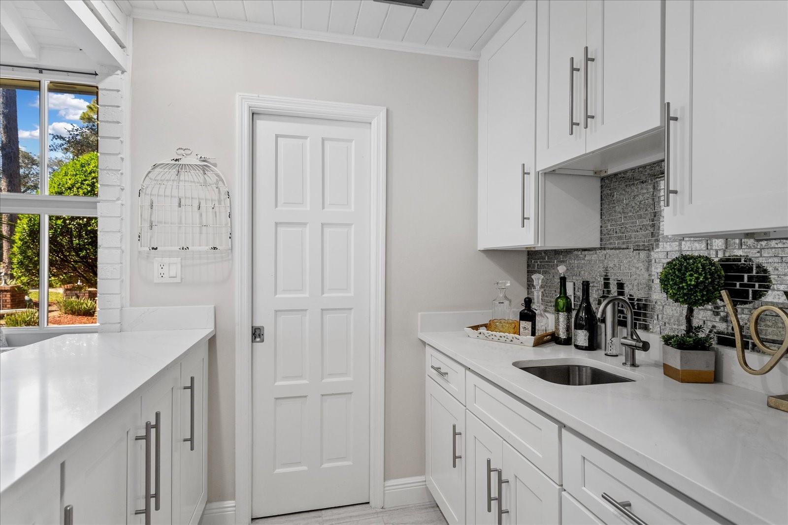 Image 20 of 49 For 203 Sweetwater Cove Boulevard