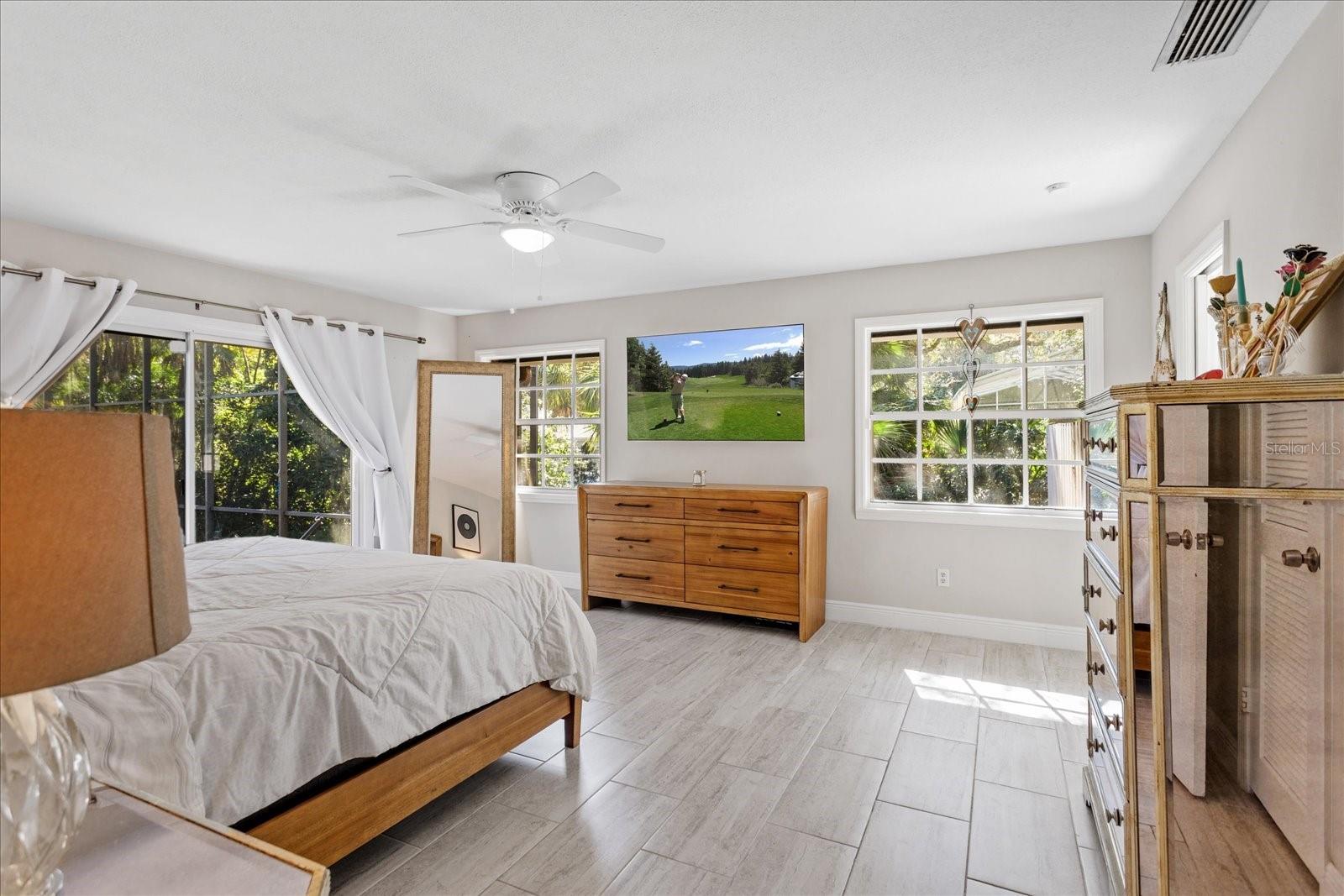 Image 21 of 49 For 203 Sweetwater Cove Boulevard