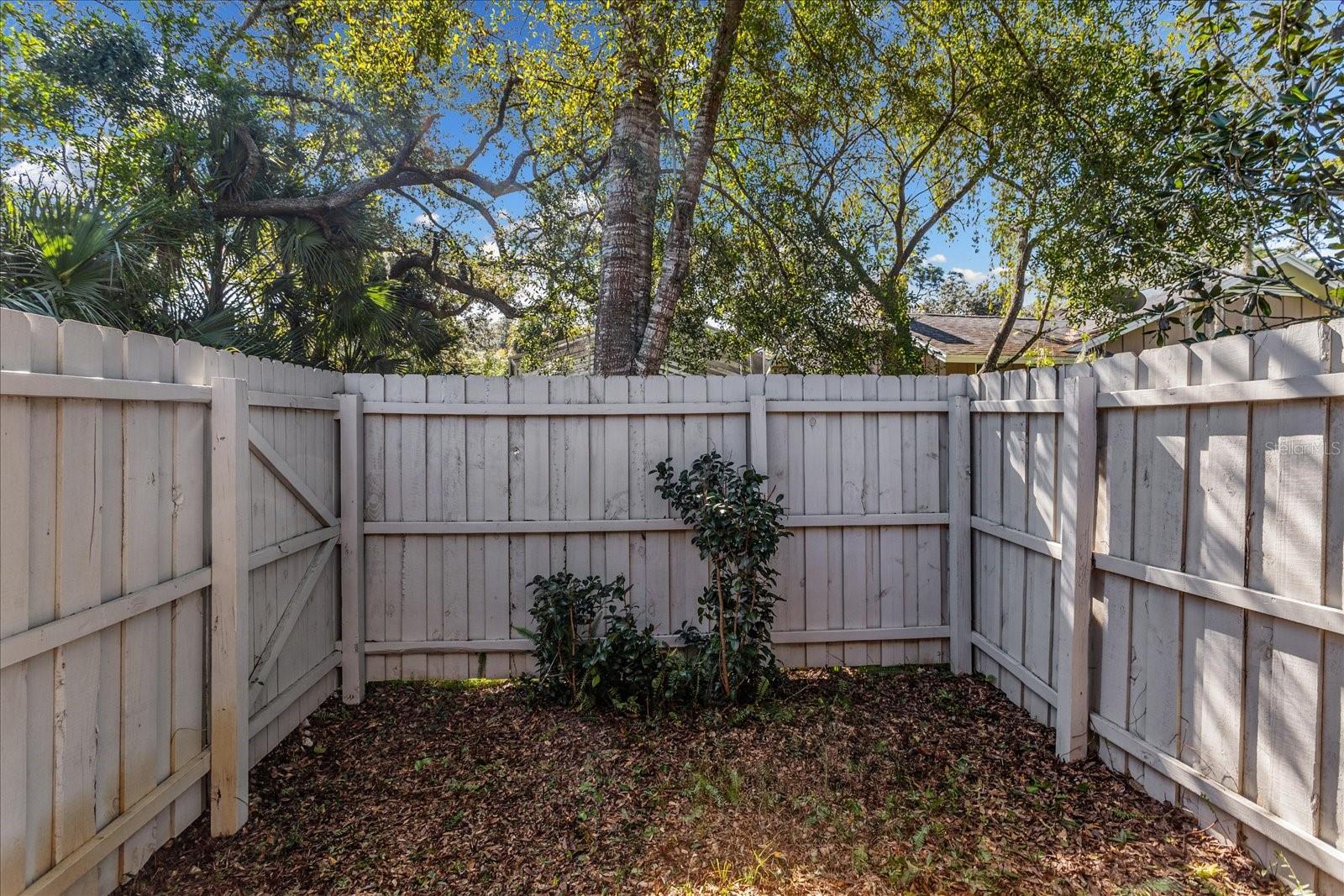 Image 26 of 49 For 203 Sweetwater Cove Boulevard