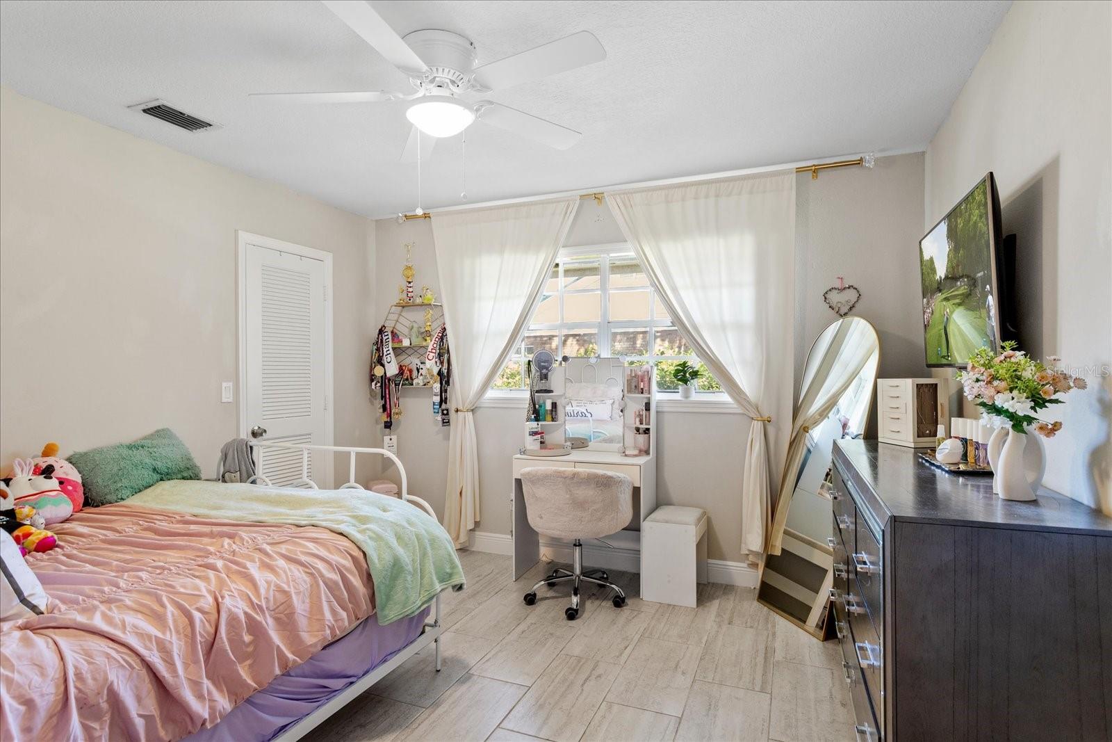 Image 28 of 49 For 203 Sweetwater Cove Boulevard