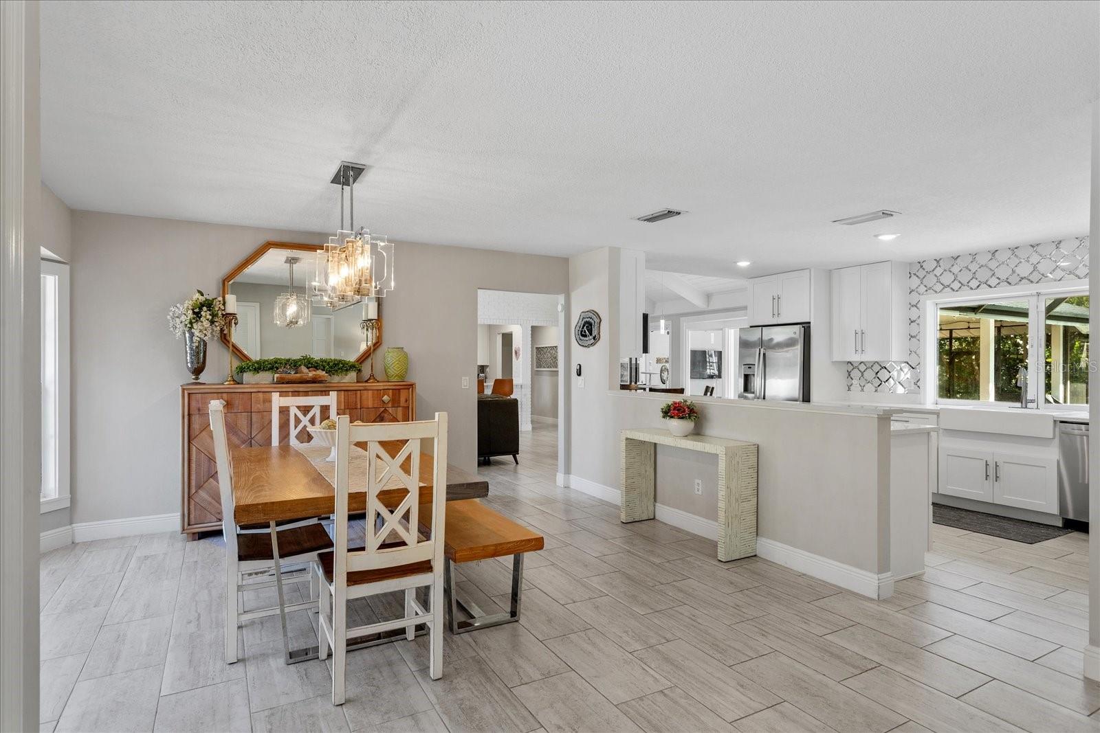 Image 5 of 49 For 203 Sweetwater Cove Boulevard