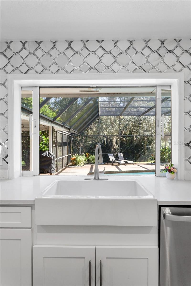 Image 9 of 49 For 203 Sweetwater Cove Boulevard