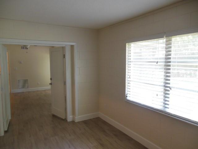 Image 8 of 14 For 404 Oakhurst Street