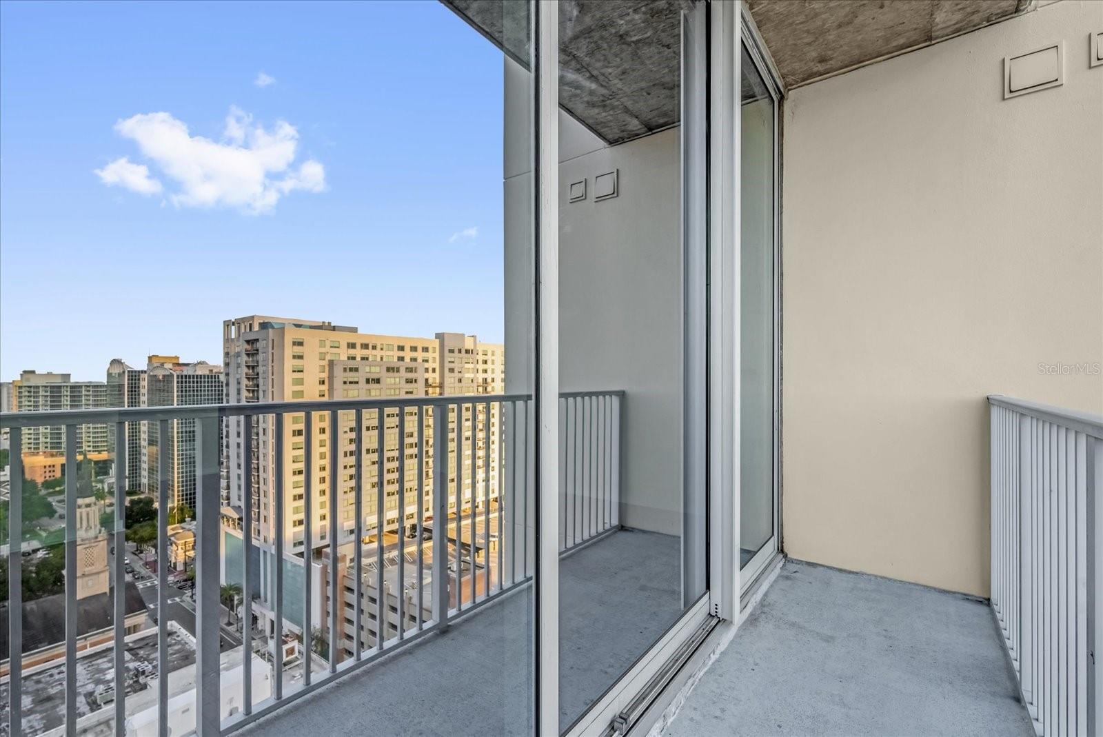 Image 15 of 22 For 155 Court Avenue 1613