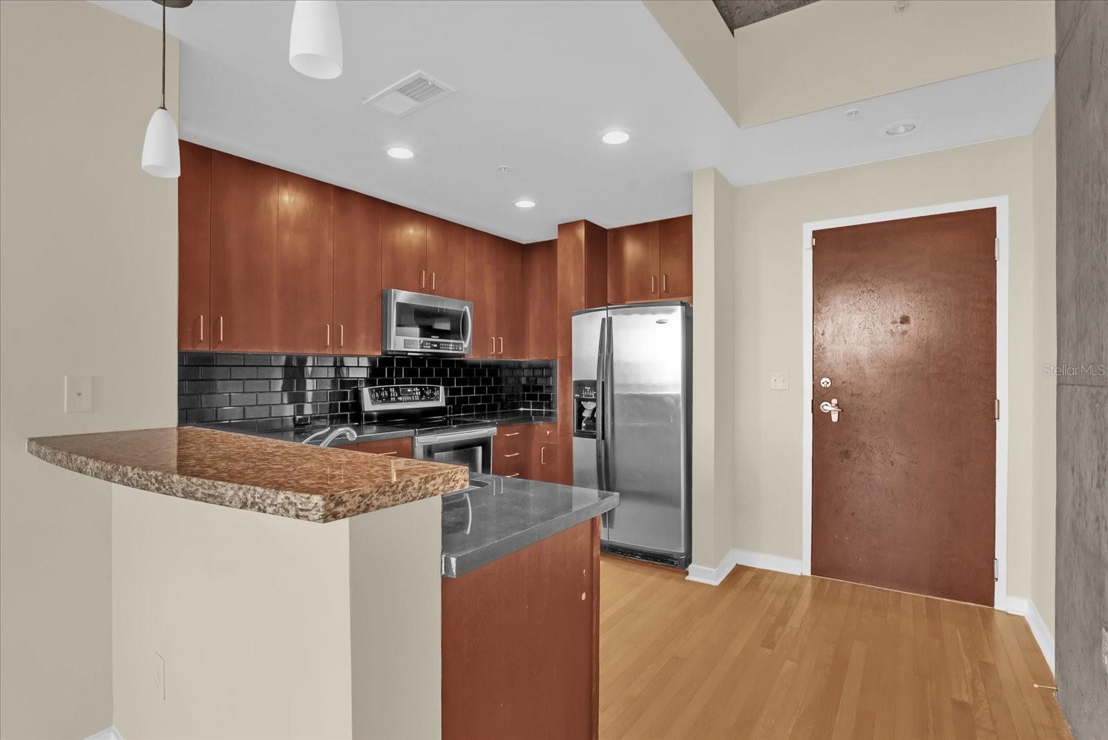 Image 3 of 22 For 155 Court Avenue 1613